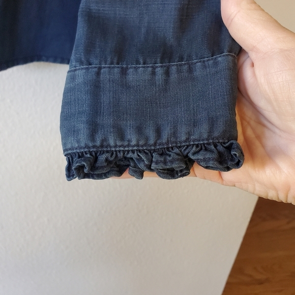 Hinge Women's Denim Look Button Up Top. Size XS - Picture 4 of 6